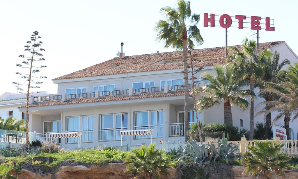 La Riviera Hotel *